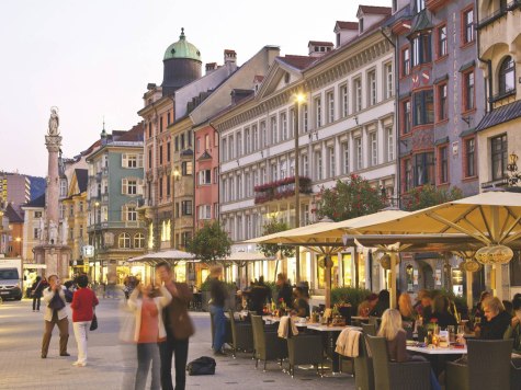 Die Altstadt Innsbruck lädt zum Shopping und Sightseeing ein, © TVB Innsbruck | Christof Lackner