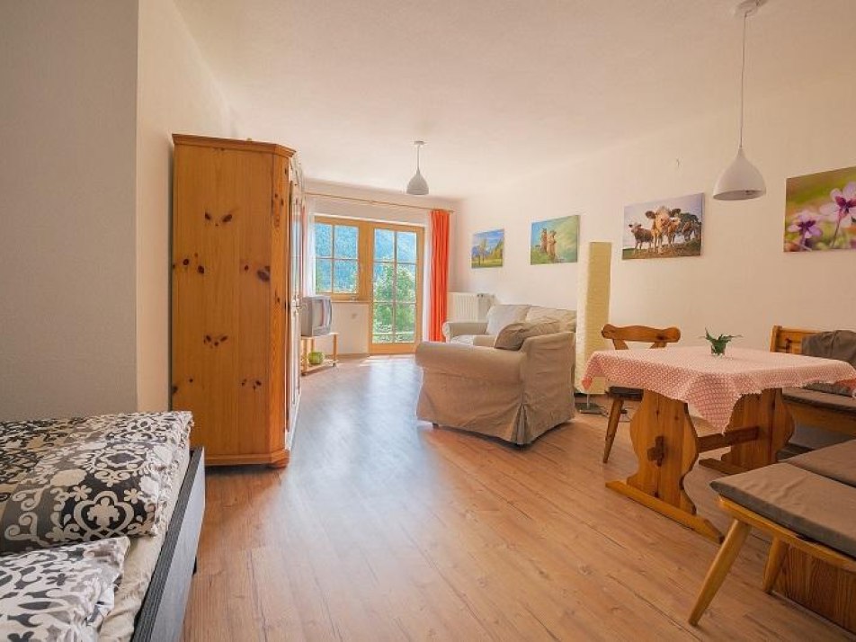 Ferienwohnung_2__Haus_Lindenruh__Wohn-Schlafraum, © HAUS LINDENRUH