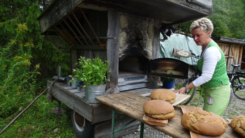 Beates frische Brotlaibe, © Alpenwelt Karwendel | Andrea Schmölzer