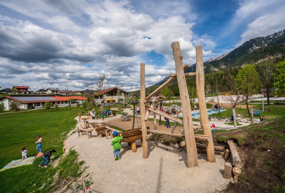 Der Spielplatz im Grieß nahe der Isar in Krün , © Alpenwelt Karwendel | Hannes Holzer