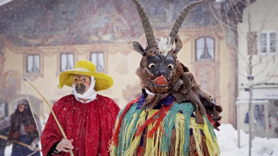 Die Maschkera versuchen den Winter in der Alpenwelt Karwendel auszutreiben, © Alpenwelt Karwendel | Wera Tuma Die Maschkera versuchen den Winter in der Alpenwelt Karwendel auszutreiben, © Alpenwelt Karwendel | Wera Tuma