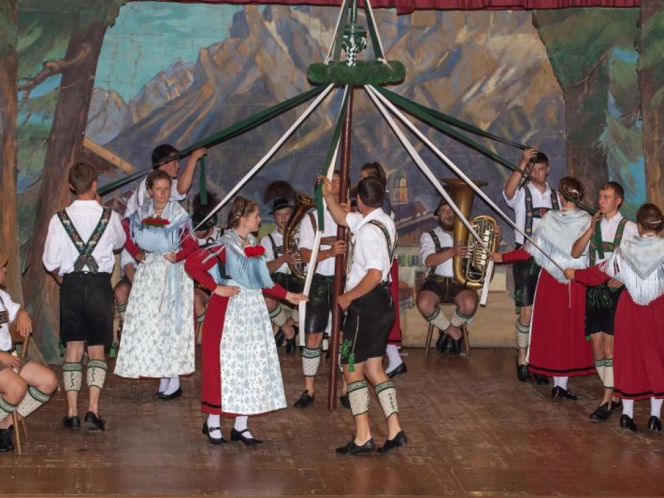 Heimatabend des Gebirgstrachtenvereins Mittenwald, © Alpenwelt Karwendel | Hubert Hornsteiner