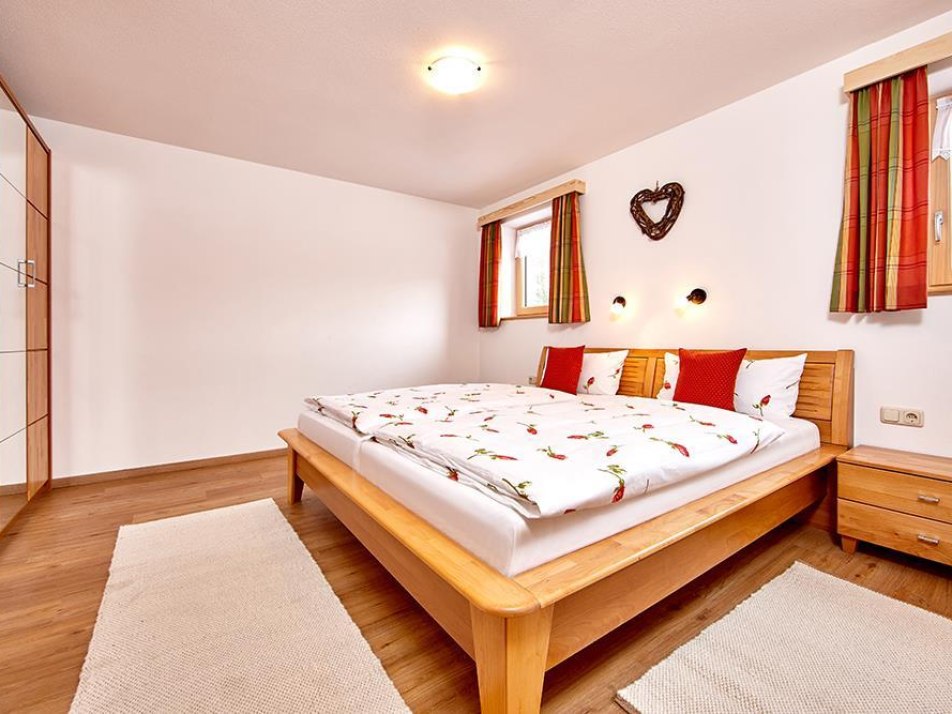 Schlafzimmer 1