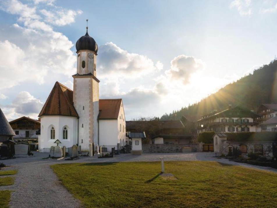 Hl. Amt zu Allerheiligen - anschl. Gräbersegnung, © Alpenwelt Karwendel | Danilo Krauspe Hl. Amt zu Allerheiligen - anschl. Gräbersegnung, © Alpenwelt Karwendel | Danilo Krauspe