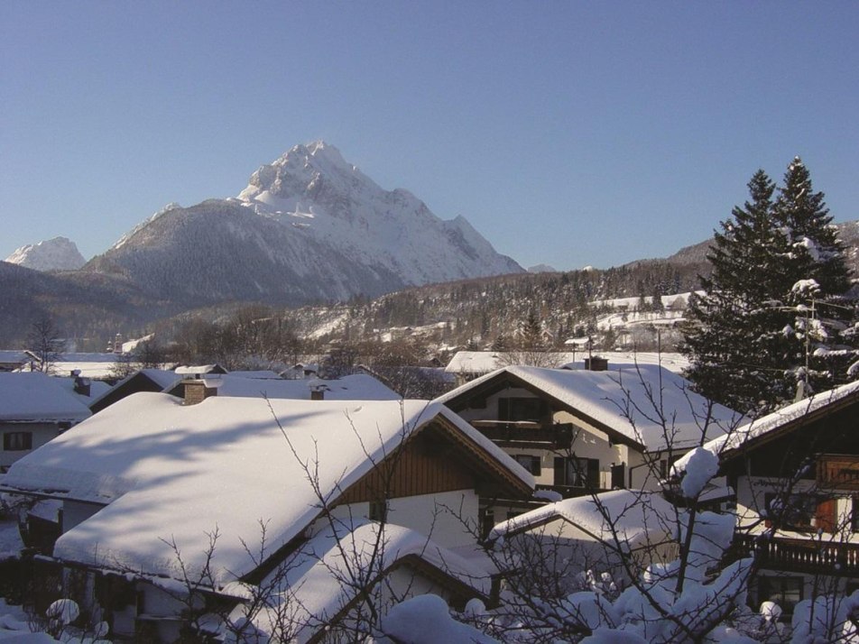 Ausblick Balkon im Winter Richtung Wetterstein