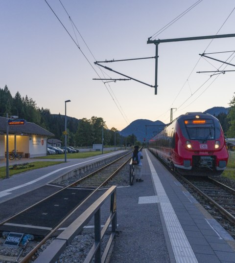 Deutschlands höchstgelegender Bahnhof in Klais (Oberbayern), © Alpenwelt Karwendel | Wolfgang Ehn