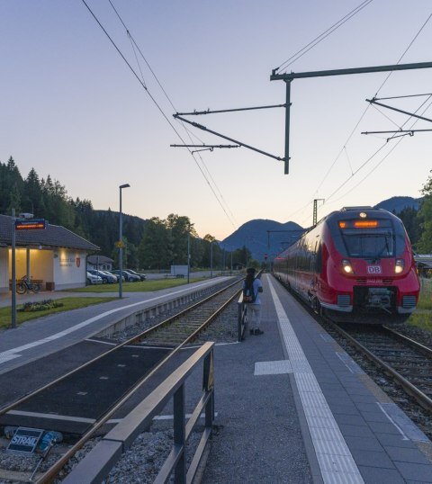 Deutschlands höchstgelegender Bahnhof in Klais (Oberbayern), © Alpenwelt Karwendel | Wolfgang Ehn