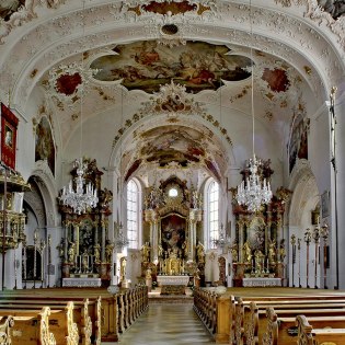 Catholic church in Mittenwald, © Alpenwelt Karwendel | Marinus Zwerger