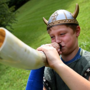 Spiel & Spaß beim Kinder- und Familienprogramm der Alpenwelt Karwendel, © Alpenwelt Karwendel | Angelika Warmuth