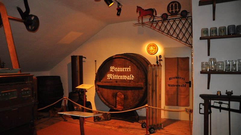 Einblicke in das kleine Museum der Brauerei, © Alpenwelt Karwendel | Andrea Schmölzer