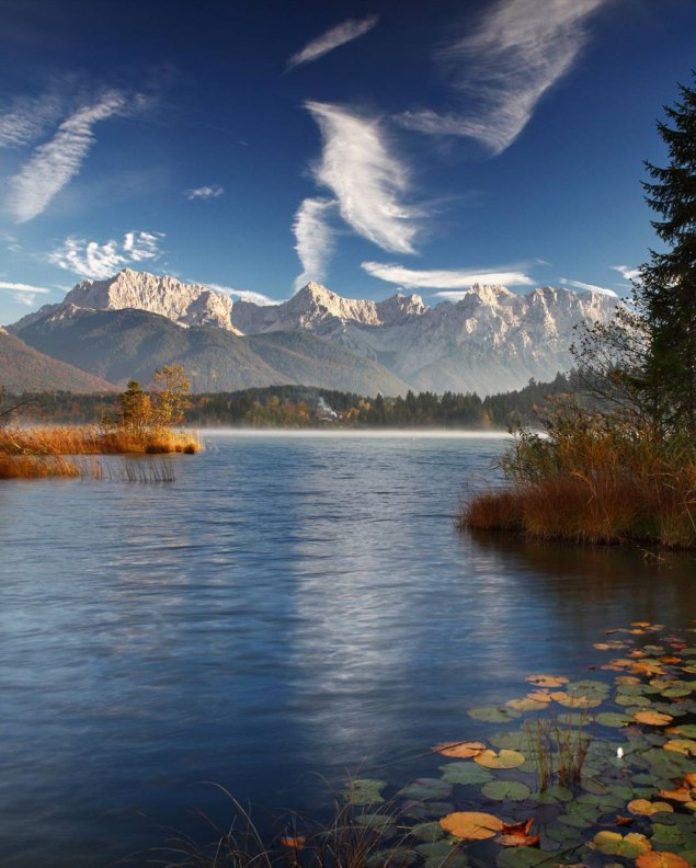 Der Barmsee im Herbst bei Krün , © Alpenwelt Karwendel | Rudolf Pohmann 