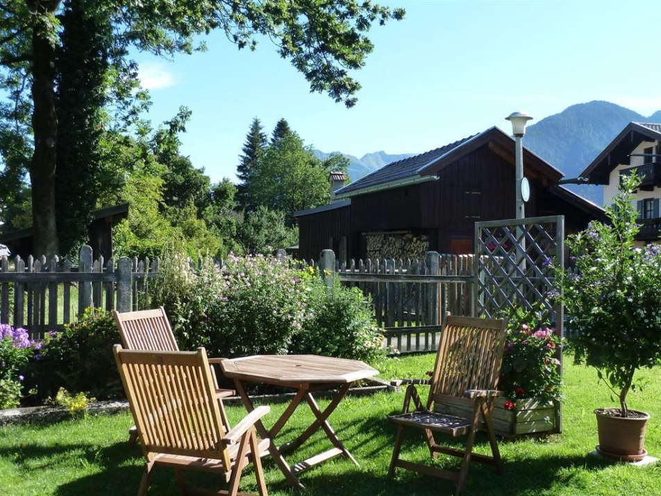 Freisitz mit Blick aufs Karwendelgebirge