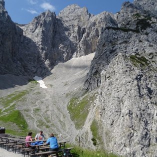 Der eindrucksvolle Terrassenblick von der Dammkarhütte, © Alpenwelt Karwendel | Andrea Schmölzer