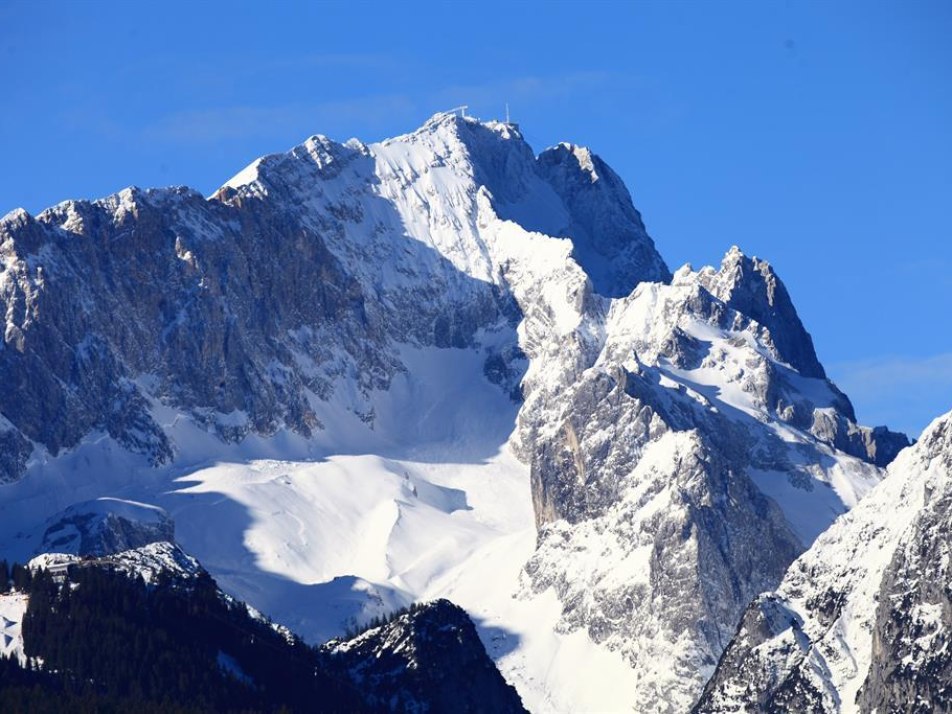 Deutschlands höchster Berg Zugspitze 2964, © Hans Buchwieser