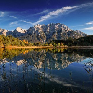 Blick vom Luttensee in der Nähe von Mittenwald auf das Karwendelmassiv. , © Alpenwelt Karwendel | Rudolf Pohmann 