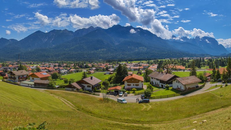 Aussicht vom Madalena-Neuner-Panoramaweg auf Wallgau. , © Alpenwelt Karwendel | Marcel Dominik