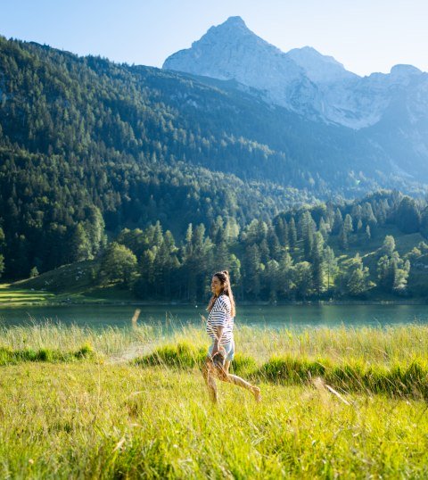 A Refreshing Hike Along Lake Ferchensee Near Mittenwald, © Alpenwelt Karwendel | kreativ-instinkt.de