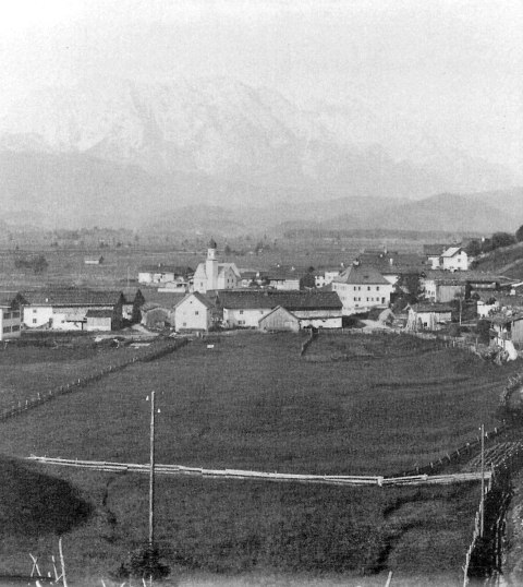 Altes Bild von Wallgau mit Kirche und Wetterstein im Hintergrund, © Alpenwelt Karwendel | Franz-Paul Reindl