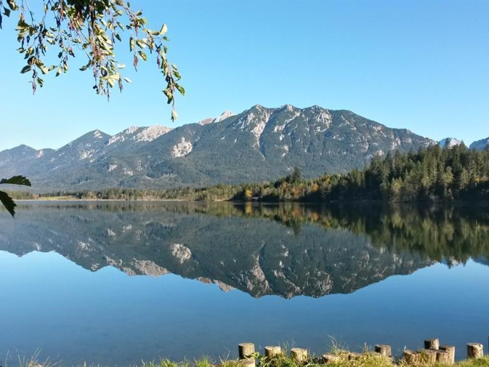 Barmsee mit Blick auf das Soierngebirge