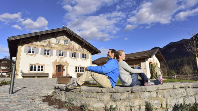 Hier finden Sie alle Ansprechpartner von Touristinformation und Gemeindeverwaltung unter einem Dach, © Alpenwelt Karwendel | Stefan Eisend