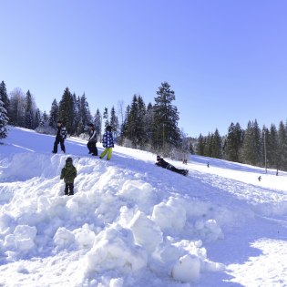 Rodel- und Schneespass am Barmsee Skilift der Spass für die ganze Familie im Winter in Krün, © Alpenwelt Karwendel | Stefan Eisend