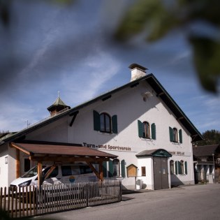 Außenansicht der TSV Halle Mittenwald, © Alpenwelt Karwendel | Philipp Gülland