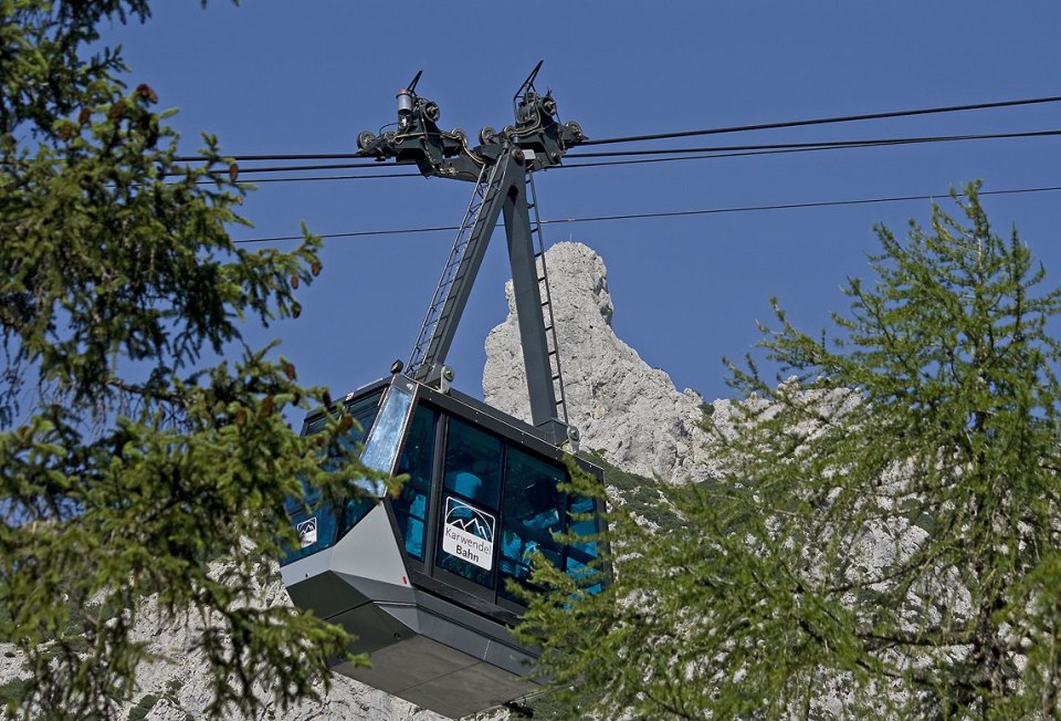 Gondola arrival of the Karwendelbahn in Mittenwald - cable car from the Isar to the Karwendel , © Alpenwelt Karwendel | Hubert Hornsteiner