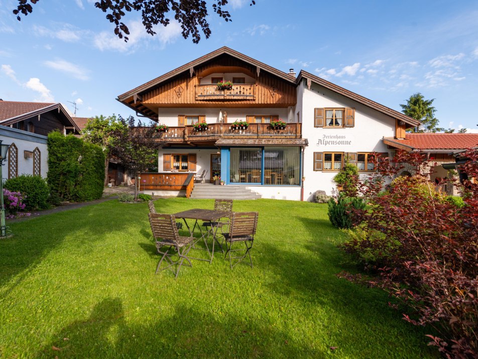 Hausfront-3 - 2024-06-13 Ferienhaus Alpensonne AC8