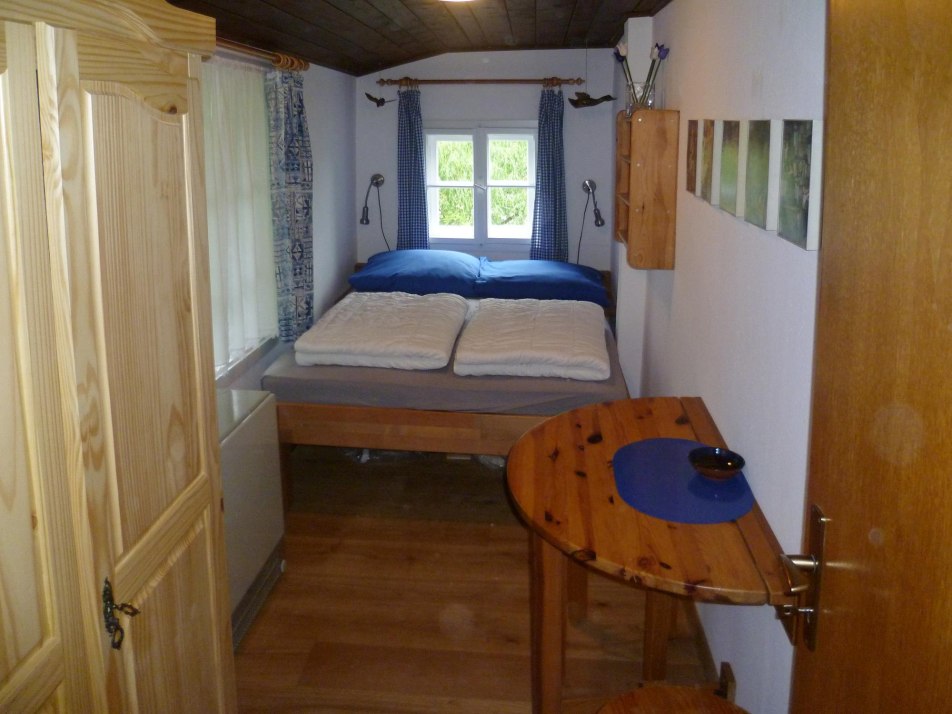 Schalfzimmer 1 (Doppelbett: 1,40 m x 2 m)