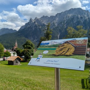 Mundartweg Mittenwald - Drischn, © Alpenwelt Karwendel | Isabell Prior Mundartweg Mittenwald - Drischn, © Alpenwelt Karwendel | Isabell Prior