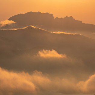 Blick auf Walchensee mit Sonnenaufgang auf dem Simetsberg, © Alpenwelt Karwendel | Philipp Gülland