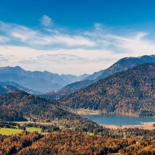 Aussichten in Krün mit Wetterstein- und Estergebirge, © Alpenwelt Karwendel | bayern.by_Gregor Lengler