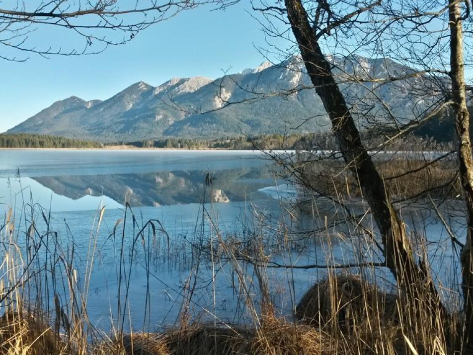 Barmsee mit Blick auf das Soierngebirge