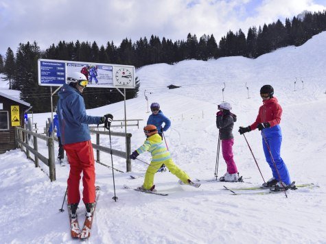 Skispaß für die ganze Familie am Familien-Skiparadies am Kranzberg / Mittenwald, © Alpenwelt Karwendel | Stefan Eisend