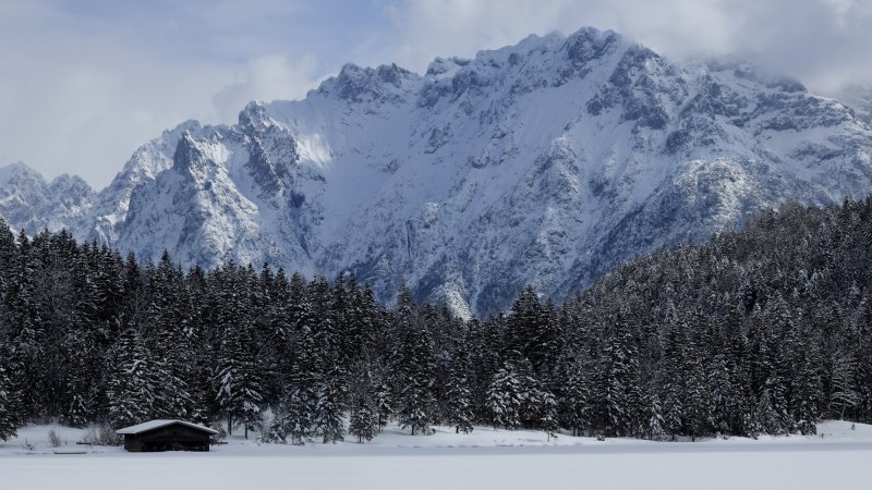Schneebedeckter Ferchensee mit Karwendel, © Alpenwelt Karwendel | Angelika Warmuth