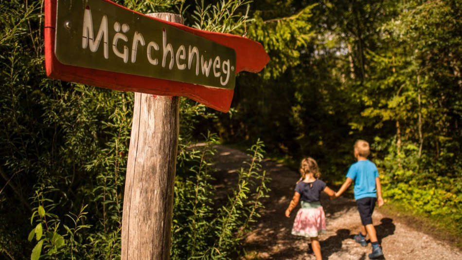 Start zum Wallgauer Märchenweg, © Alpenwelt Karwendel | Philipp Gülland, PHILIPP GUELLAND