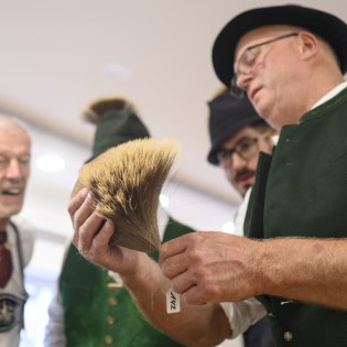 Eindrücke von der Gamsbart-Olympiade 2022 in Mittenwald, © Alpenwelt Karwendel | Philipp Gülland