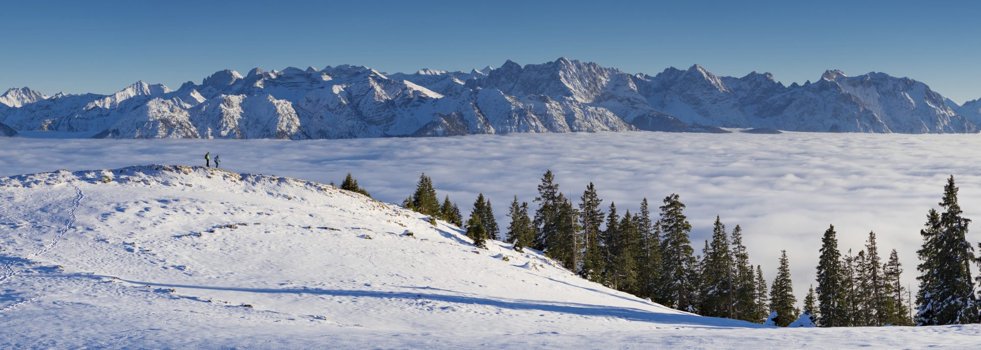 Winterwanderung am Simetsberg mit Blick ins Soierngebirge , © Alpenwelt Karwendel | Kriner&Weiermann 