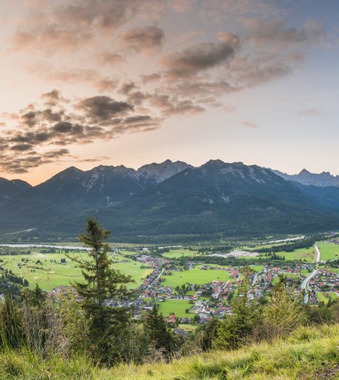 Reiche Aussichten nach kurzer Wanderung auf den Krepelschrofen über Wallgau, © Alpenwelt Karwendel | Paul Wolf