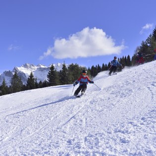 Skifahrer und Nachwuchs auf der Piste, © Alpenwelt Karwendel | Stefan Eisend