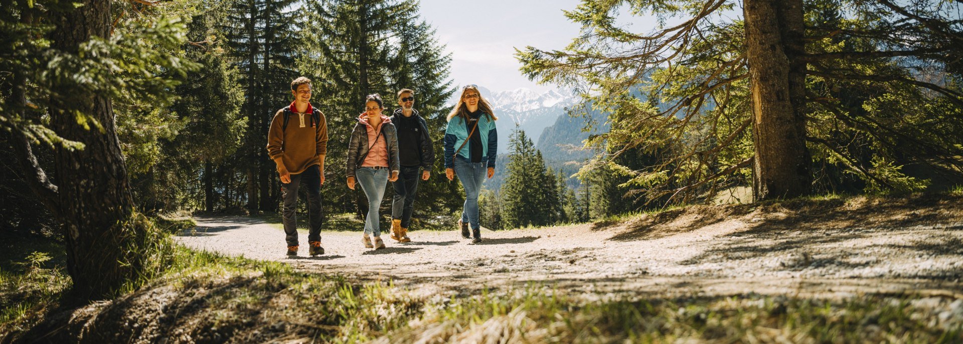 Wanderweg zum Kranzberg über Mittenwald in Oberbayern, © Alpenwelt Karwendel | Kristof Göttling