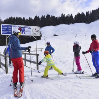 Skispaß für die ganze Familie am Familien-Skiparadies am Kranzberg / Mittenwald, © Alpenwelt Karwendel | Stefan Eisend