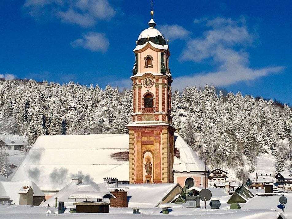Unsere Pfarrkirche im Winter Unsere Pfarrkirche im Winter