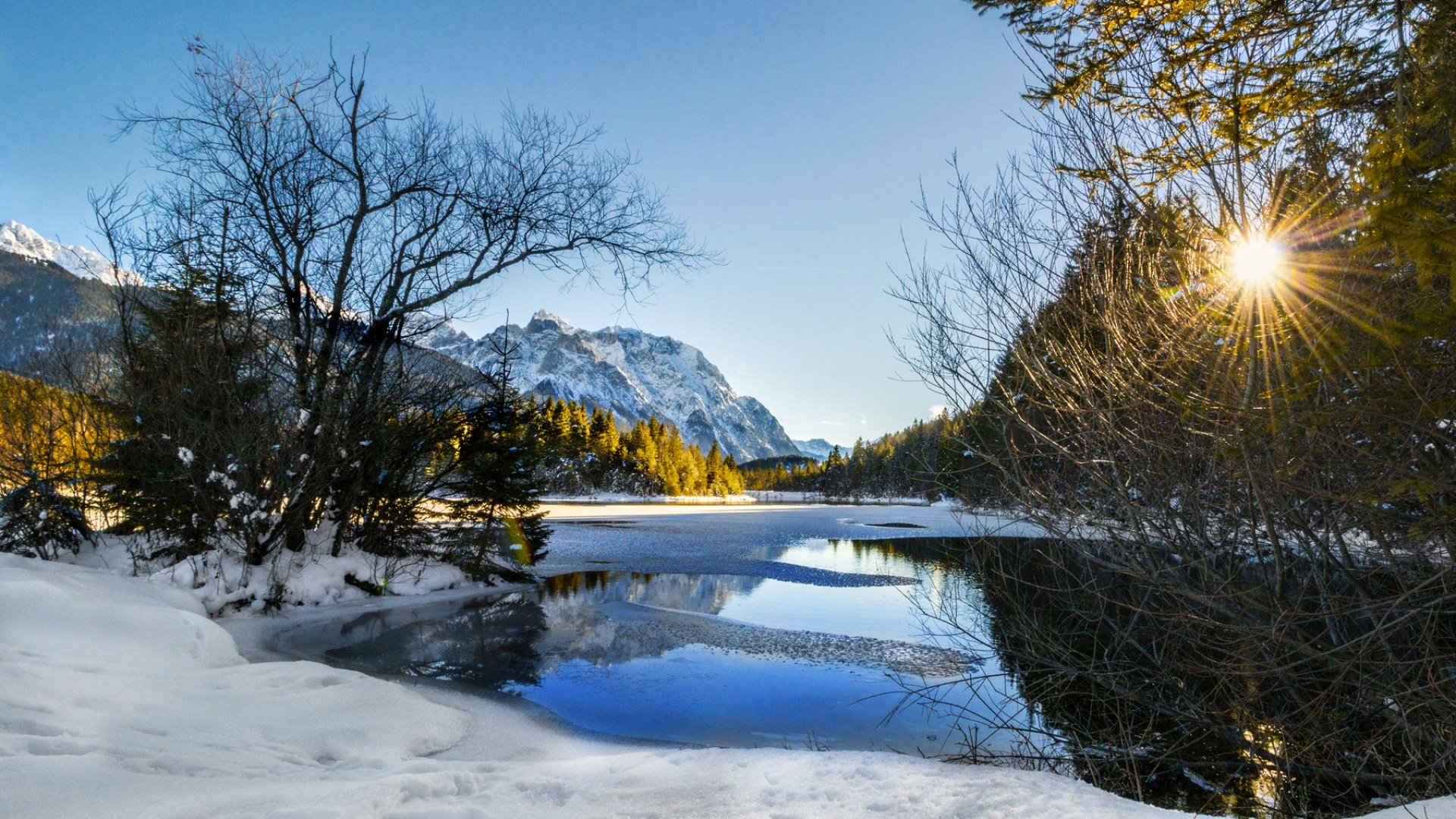Winterliche Aussichten: Stausee bei Krün mit Karwendelmassiv, © Alpenwelt Karwendel | Wera Tuma