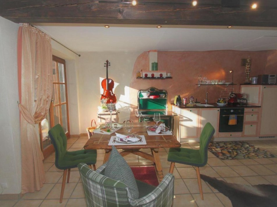 Dream kitchen with dining table ( and balcony)