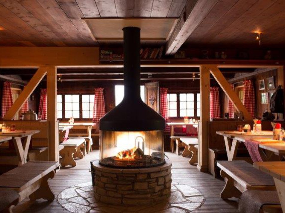 Innenraum Elmauer Alm, © Schloss Elmau Innenraum Elmauer Alm, © Schloss Elmau