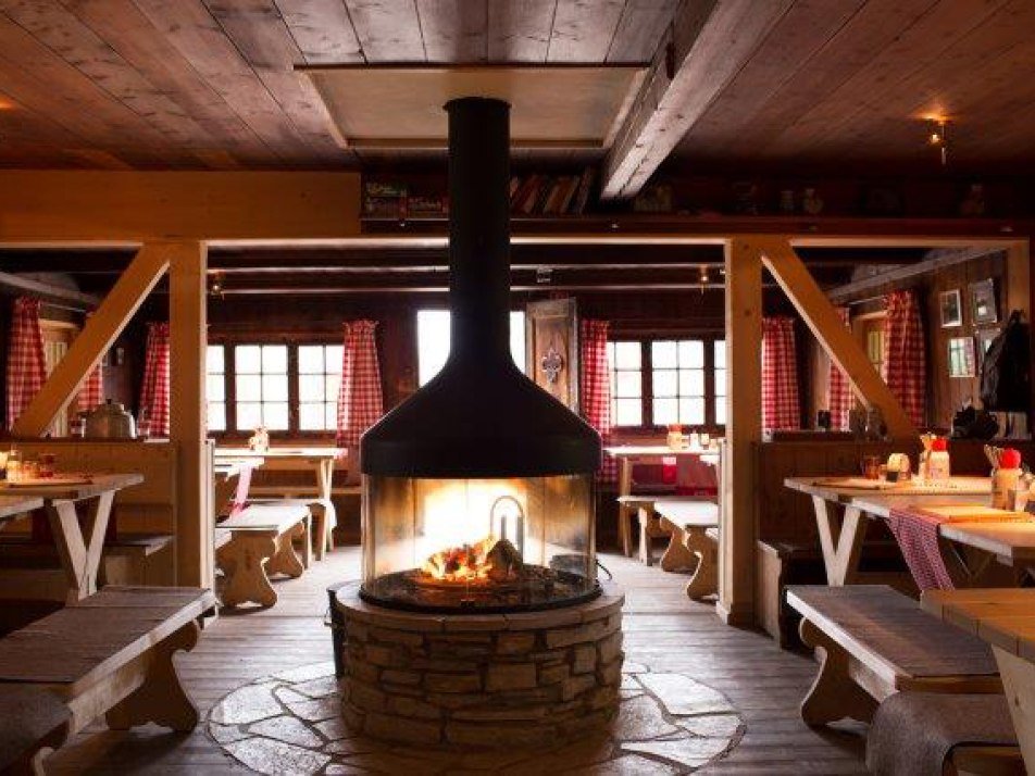Innenraum Elmauer Alm, © Schloss Elmau Innenraum Elmauer Alm, © Schloss Elmau