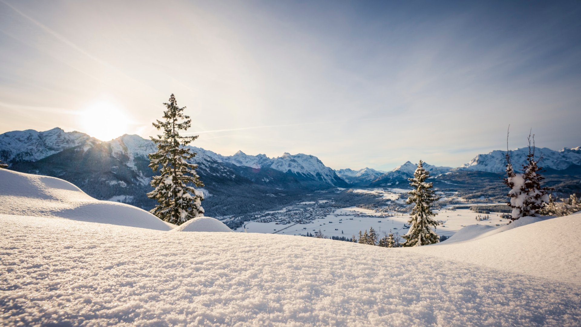 Winter in der Alpenwelt Karwendel - Blick auf Krün mit Karwendel- und Wettersteingebirge, © Alpenwelt Karwendel | Paul Wolf Winter in der Alpenwelt Karwendel - Blick auf Krün mit Karwendel- und Wettersteingebirge, © Alpenwelt Karwendel | Paul Wolf