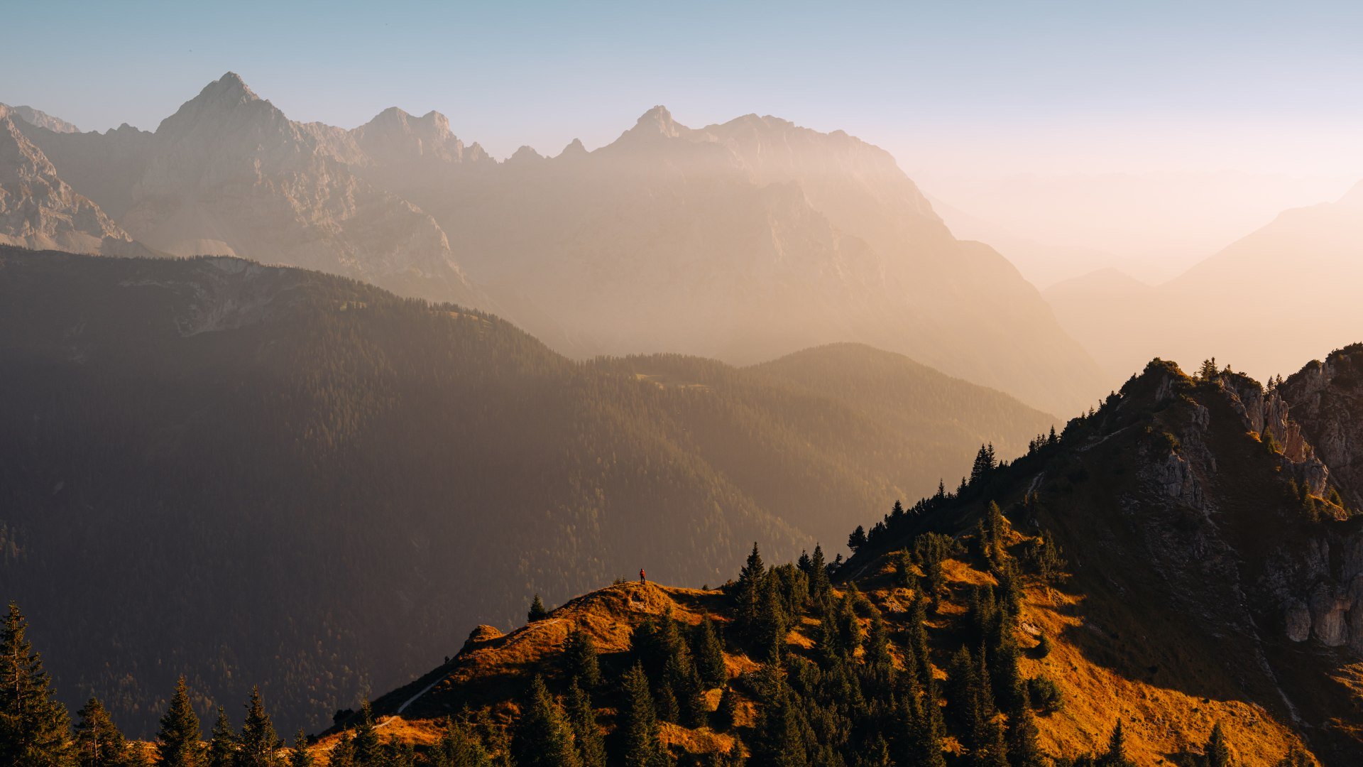 Panoramablick zwischen Signalkopf und Seinskopf bei Sonnenuntergang , © Alpenwelt Karwendel | André Alexander @formgestalter Panoramablick zwischen Signalkopf und Seinskopf bei Sonnenuntergang , © Alpenwelt Karwendel | André Alexander @formgestalter