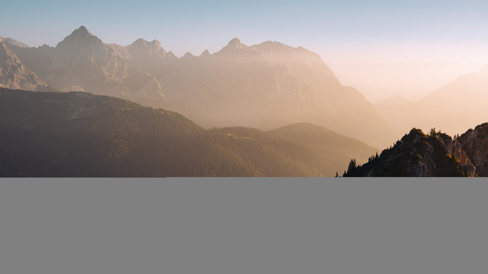 Panoramablick zwischen Signalkopf und Seinskopf bei Sonnenuntergang , © Alpenwelt Karwendel | André Alexander @formgestalter